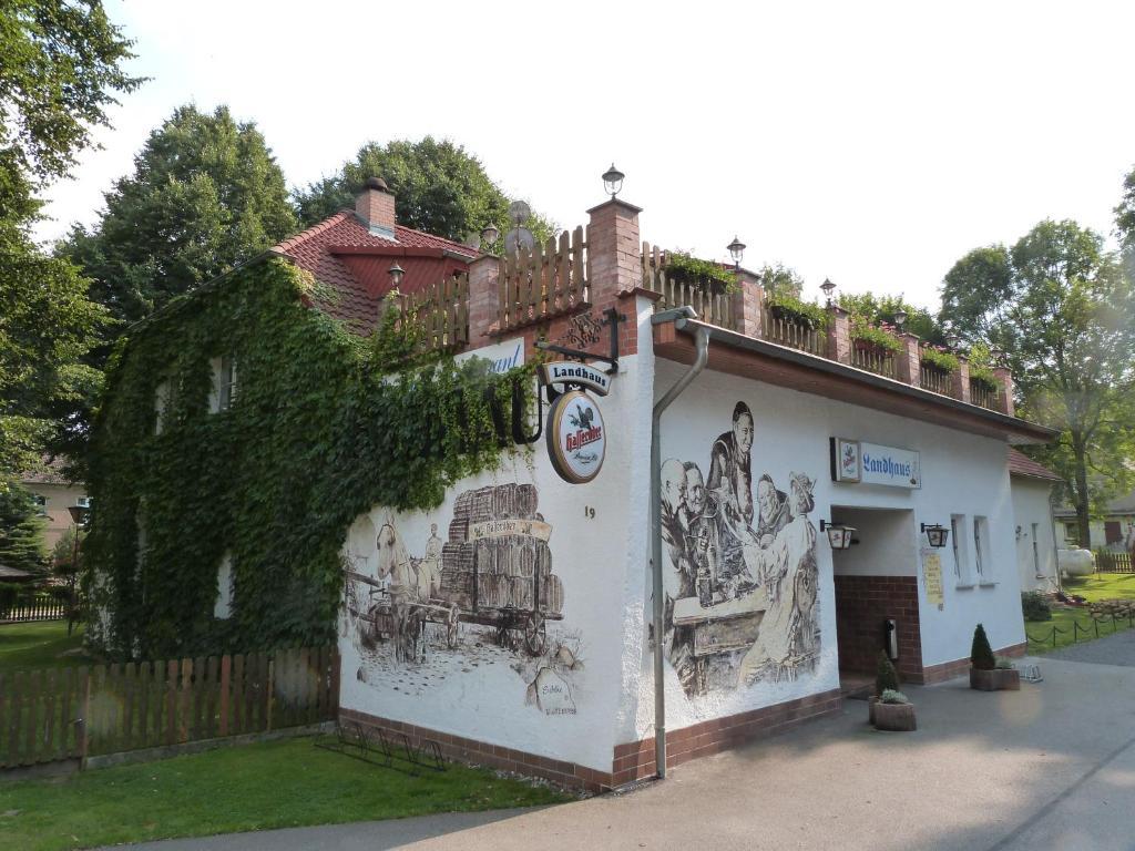 Landhaus Dargelin Hotel Behrenhoff Esterno foto