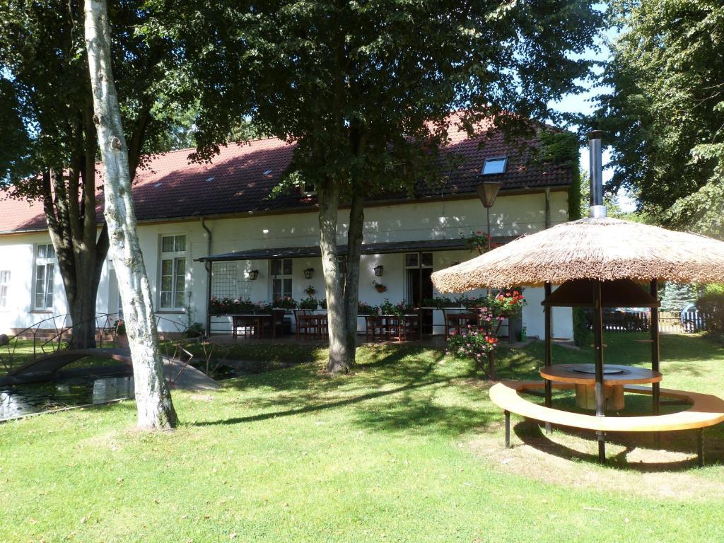 Landhaus Dargelin Hotel Behrenhoff Esterno foto