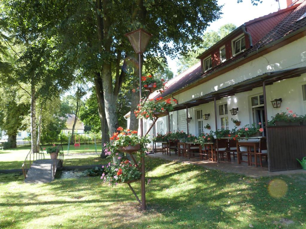 Landhaus Dargelin Hotel Behrenhoff Esterno foto