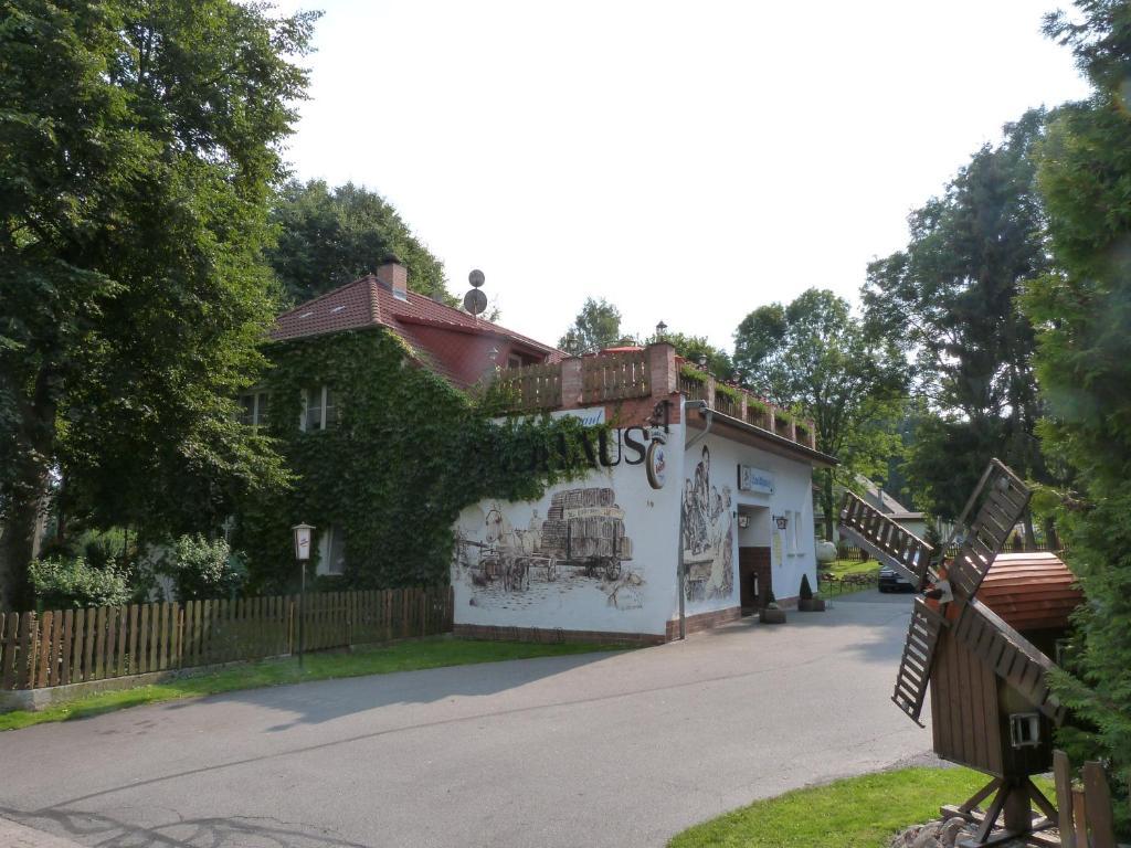 Landhaus Dargelin Hotel Behrenhoff Esterno foto