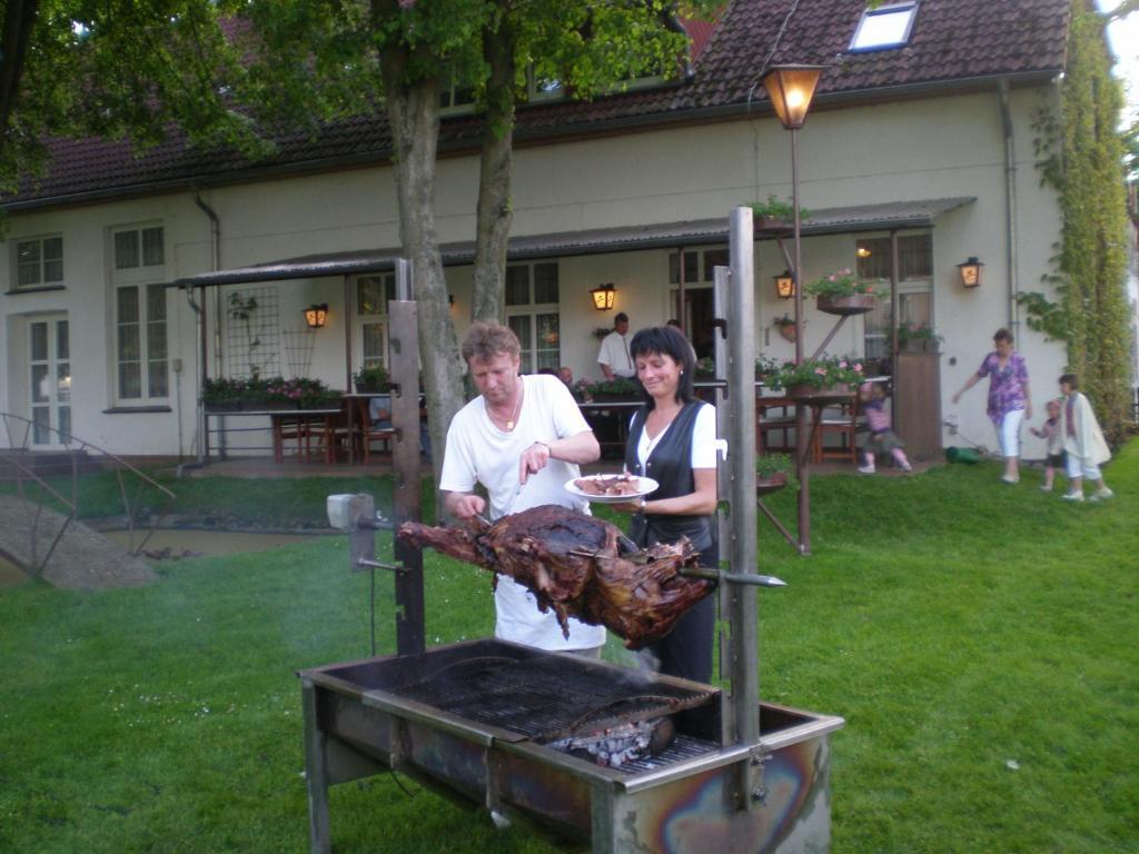 Landhaus Dargelin Hotel Behrenhoff Esterno foto
