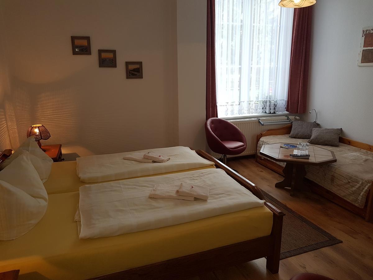 Landhaus Dargelin Hotel Behrenhoff Esterno foto