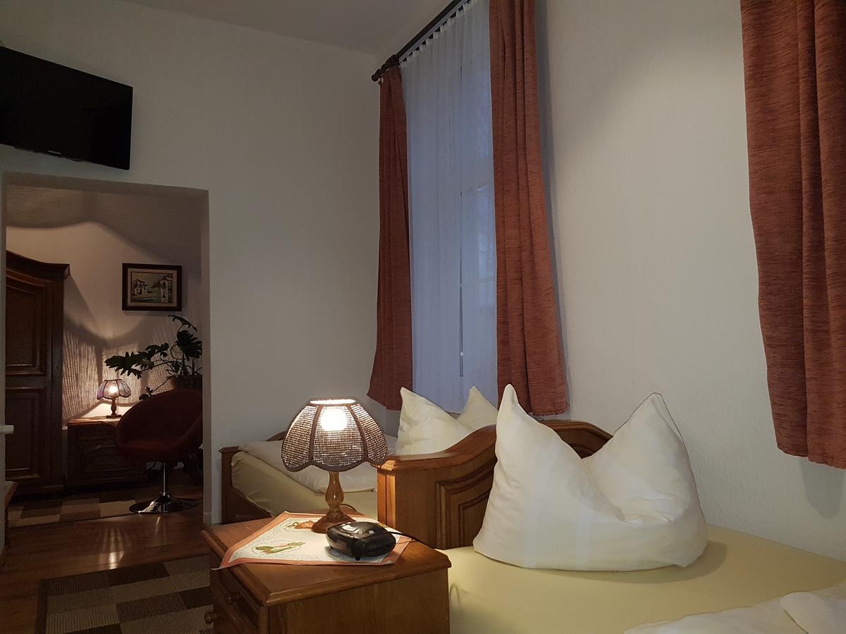 Landhaus Dargelin Hotel Behrenhoff Esterno foto