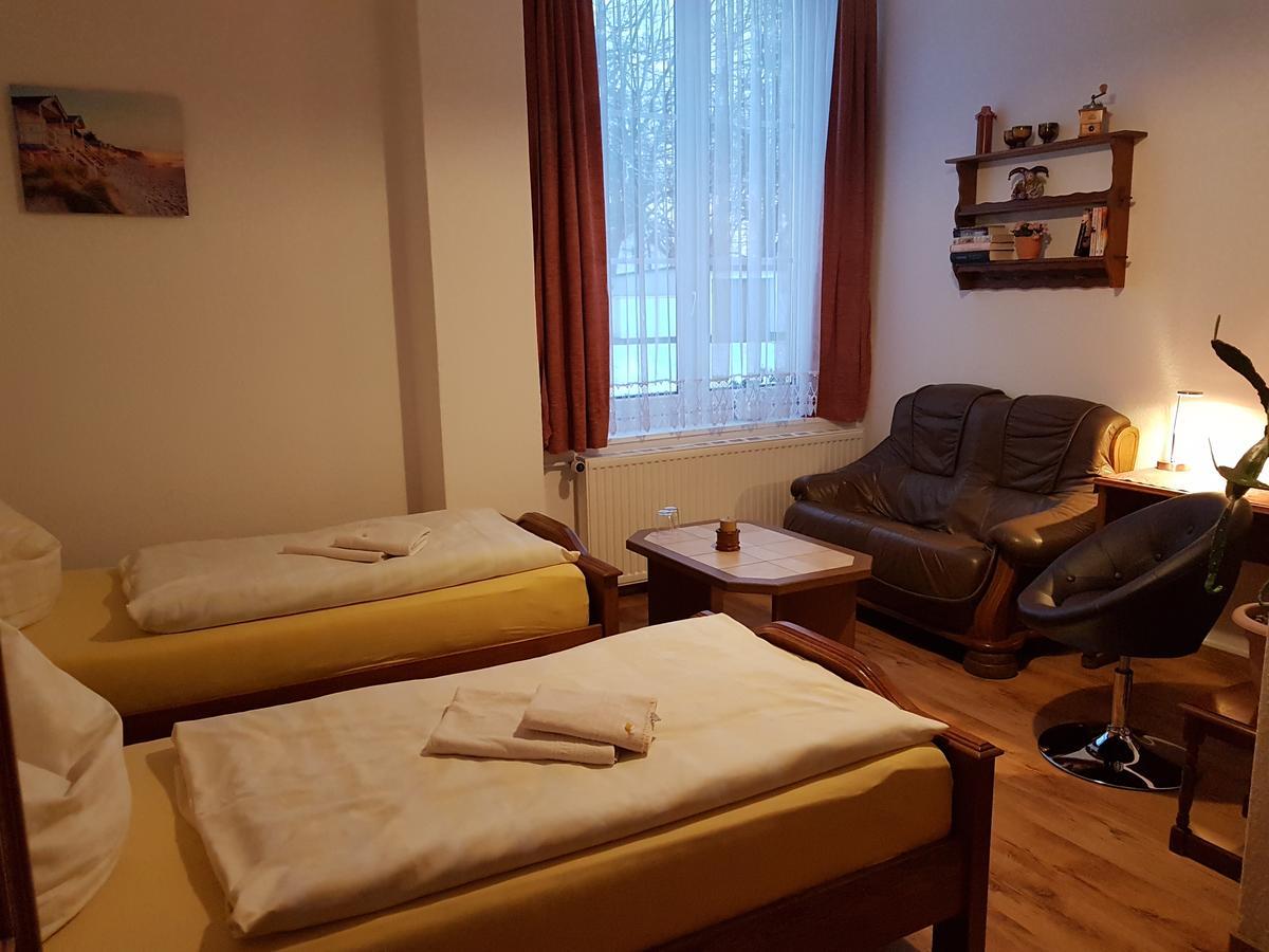 Landhaus Dargelin Hotel Behrenhoff Esterno foto